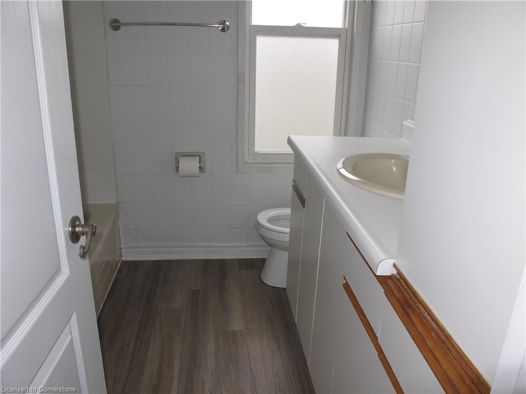 4233 May Avenue, Niagara Falls, ON - Indoor Photo Showing Bathroom