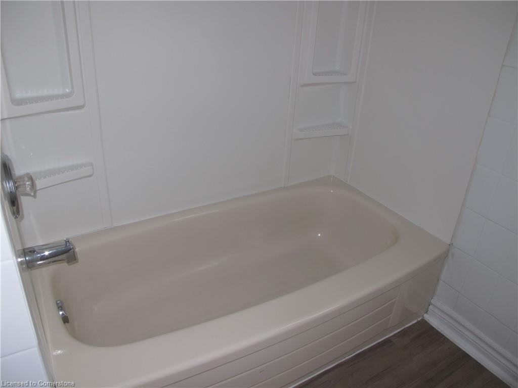 4233 May Avenue, Niagara Falls, ON - Indoor Photo Showing Bathroom