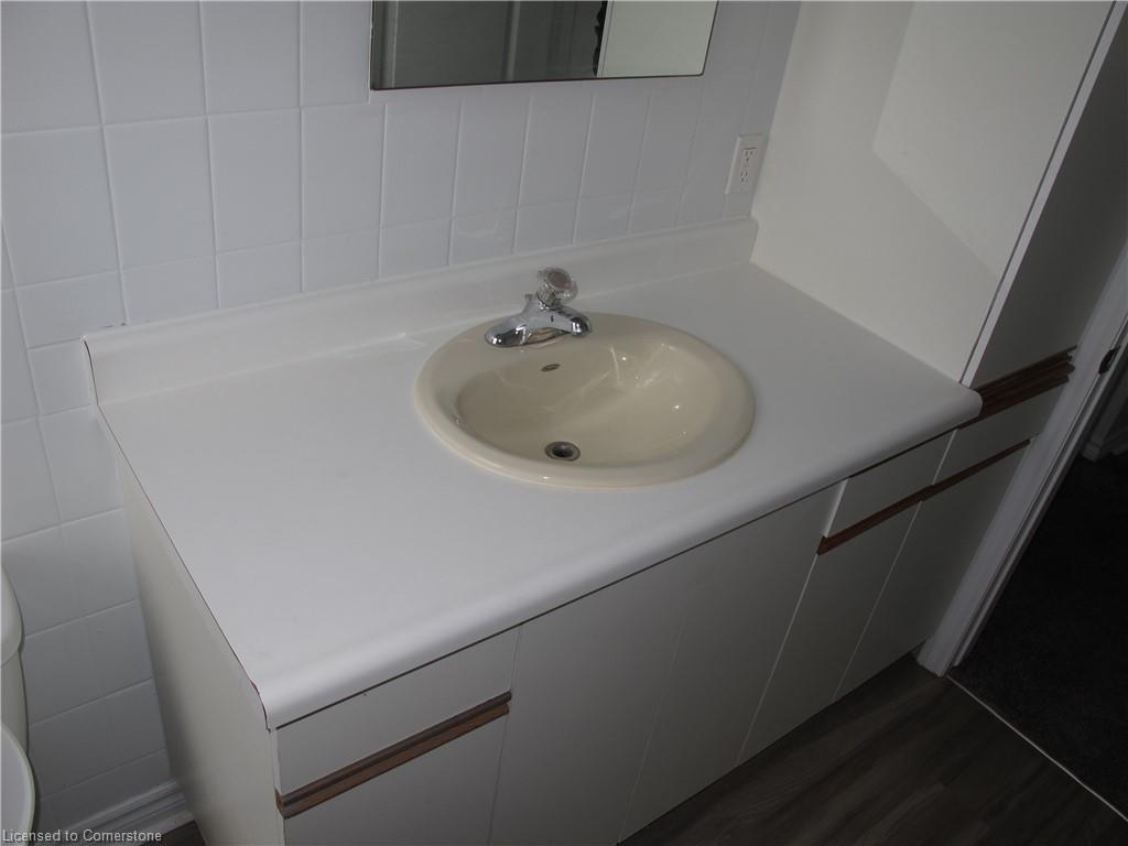4233 May Avenue, Niagara Falls, ON - Indoor Photo Showing Bathroom