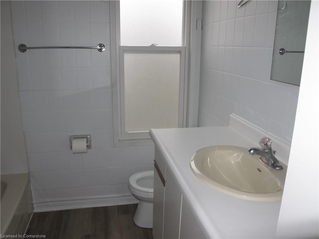 4233 May Avenue, Niagara Falls, ON - Indoor Photo Showing Bathroom