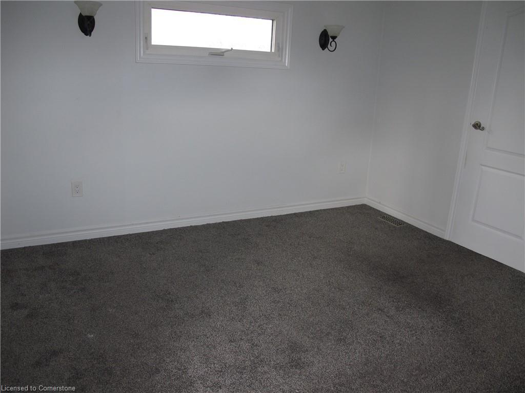 4233 May Avenue, Niagara Falls, ON - Indoor Photo Showing Other Room