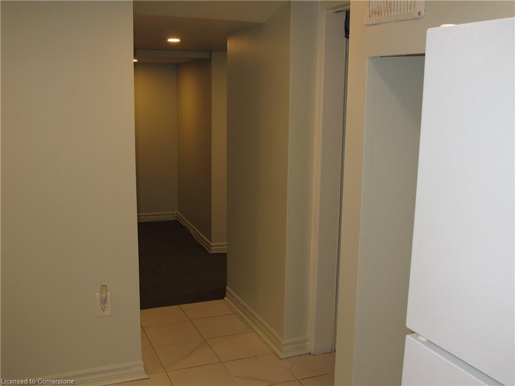 4233 May Avenue, Niagara Falls, ON - Indoor Photo Showing Other Room