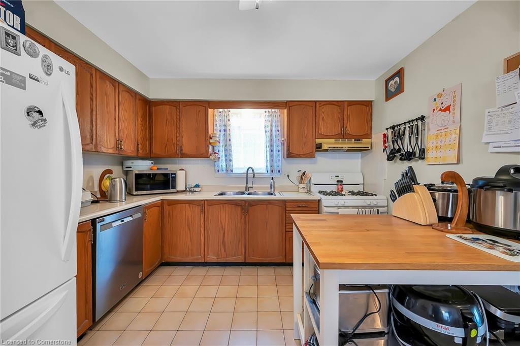 43 Everest Street, Hamilton, ON - Indoor Photo Showing Kitchen With Double Sink