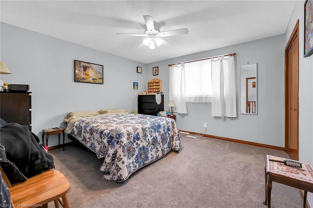 43 Everest Street, Hamilton, ON - Indoor Photo Showing Bedroom