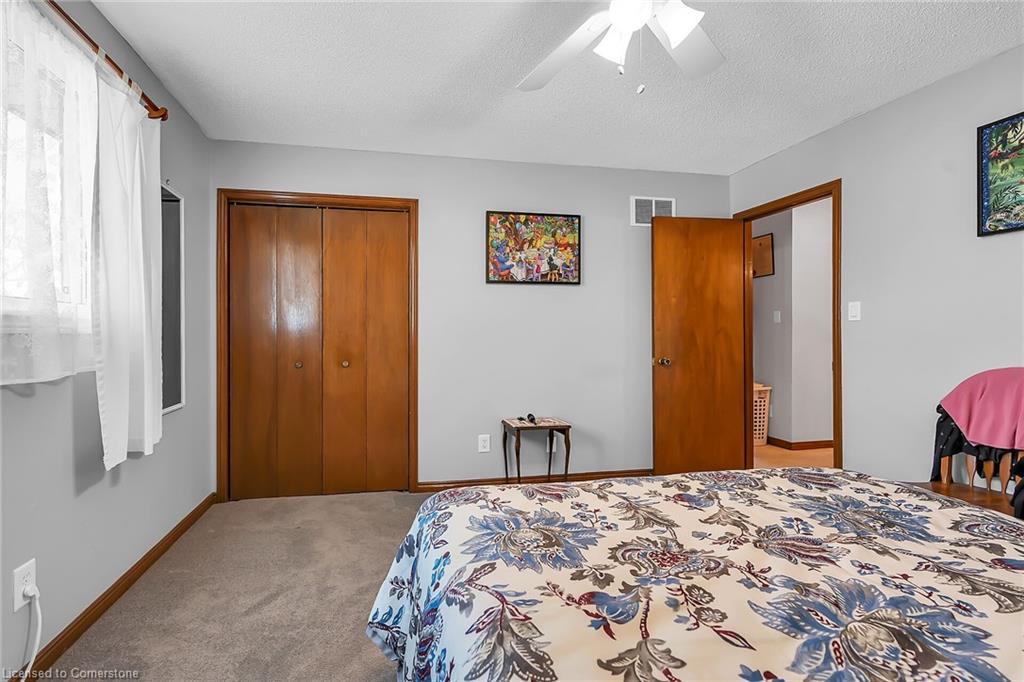43 Everest Street, Hamilton, ON - Indoor Photo Showing Bedroom