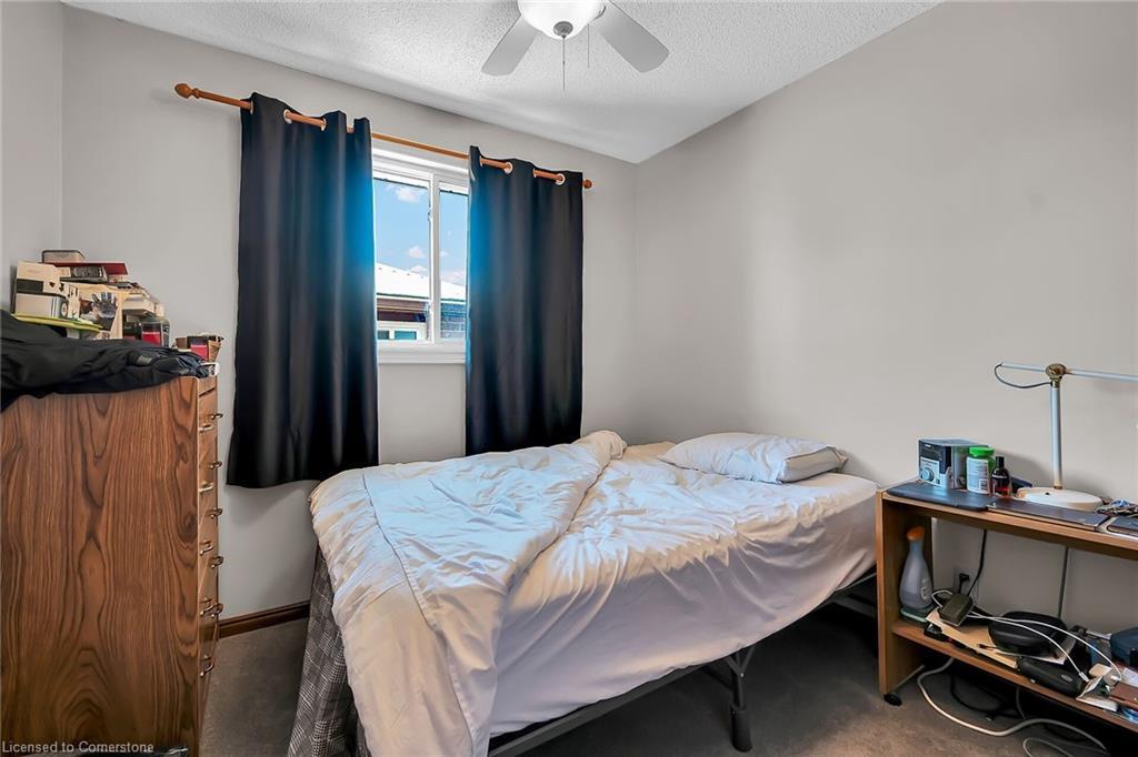43 Everest Street, Hamilton, ON - Indoor Photo Showing Bedroom