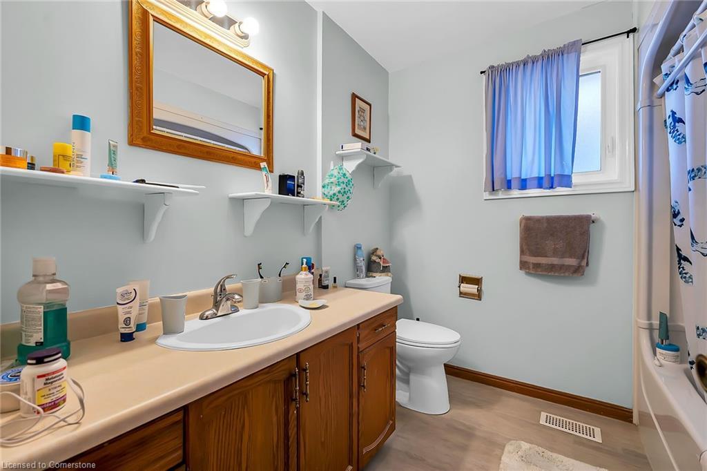 43 Everest Street, Hamilton, ON - Indoor Photo Showing Bathroom