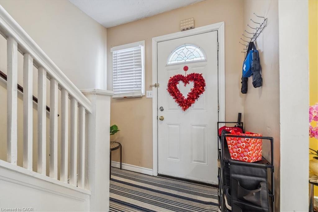 1122 Cannon Street E, Hamilton, ON - Indoor Photo Showing Other Room