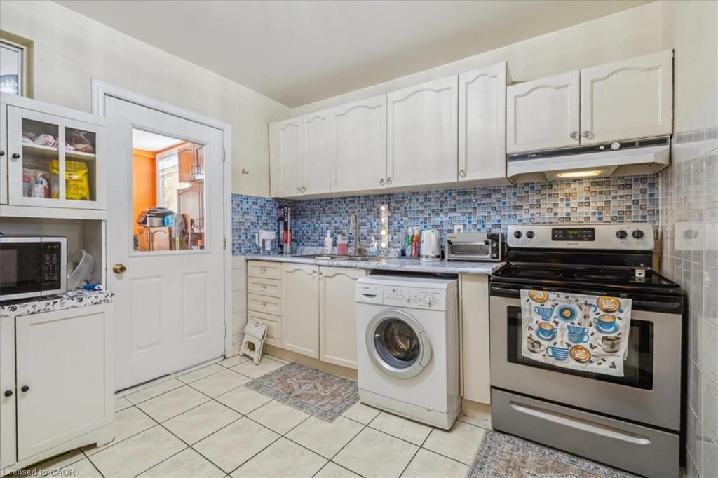1122 Cannon Street E, Hamilton, ON - Indoor Photo Showing Kitchen