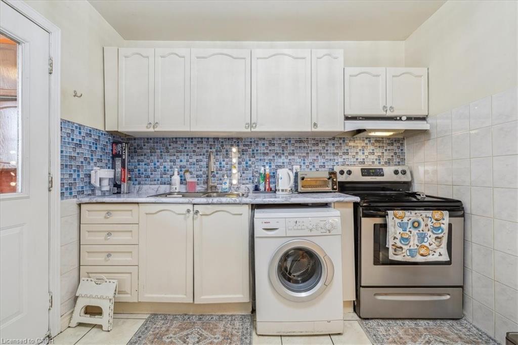 1122 Cannon Street E, Hamilton, ON - Indoor Photo Showing Kitchen