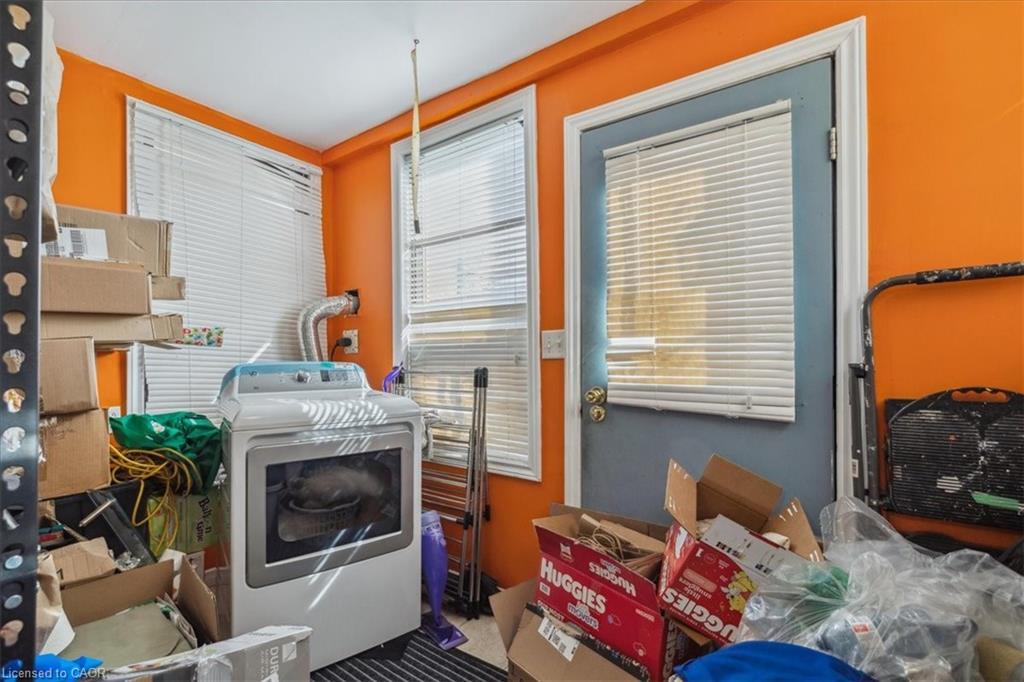 1122 Cannon Street E, Hamilton, ON - Indoor Photo Showing Laundry Room