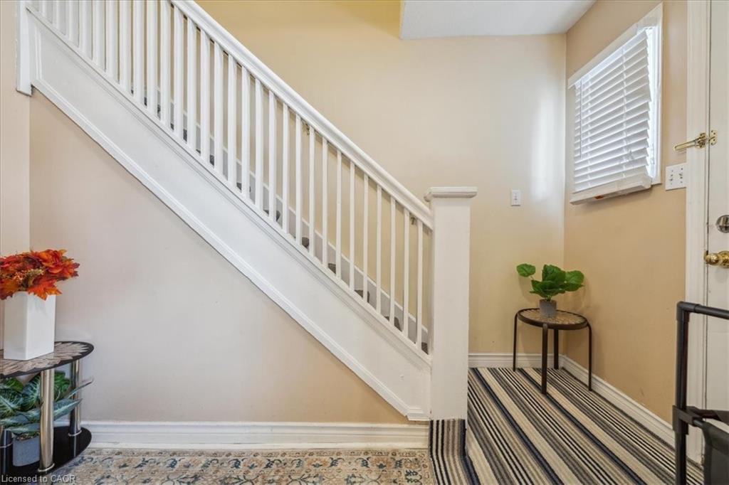 1122 Cannon Street E, Hamilton, ON - Indoor Photo Showing Other Room