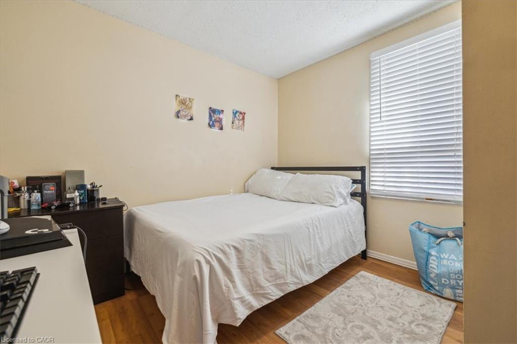 1122 Cannon Street E, Hamilton, ON - Indoor Photo Showing Bedroom