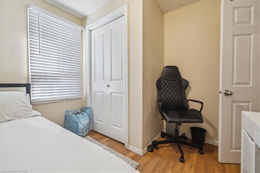 1122 Cannon Street E, Hamilton, ON - Indoor Photo Showing Bedroom