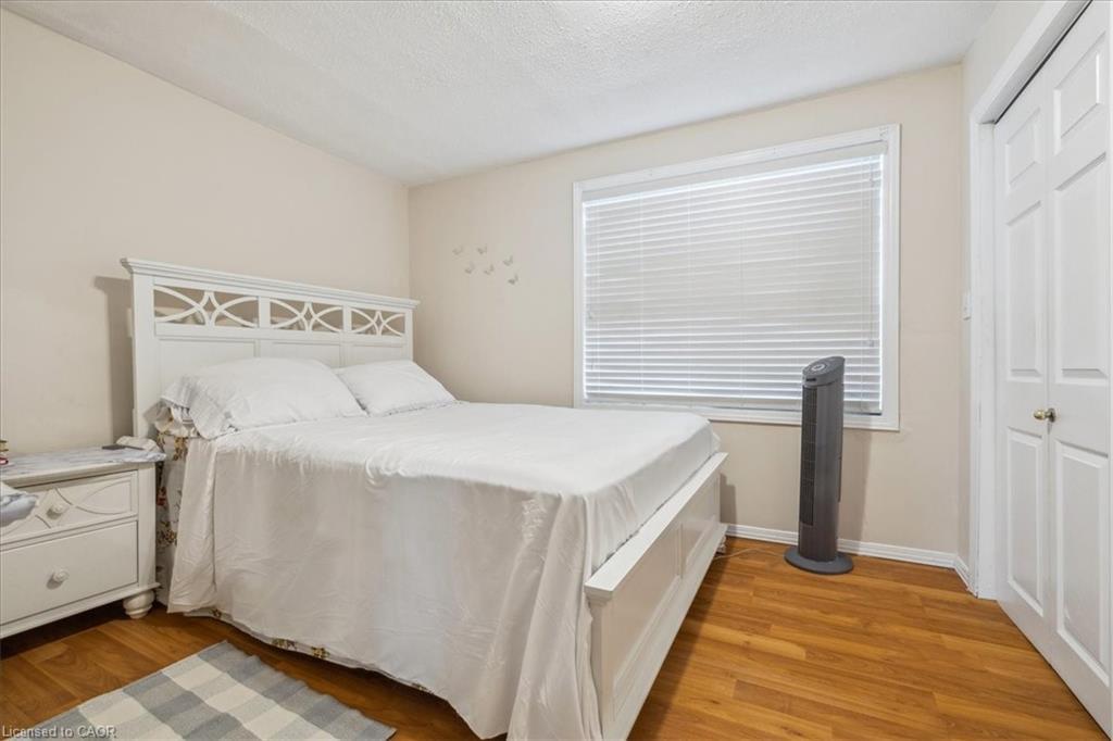 1122 Cannon Street E, Hamilton, ON - Indoor Photo Showing Bedroom