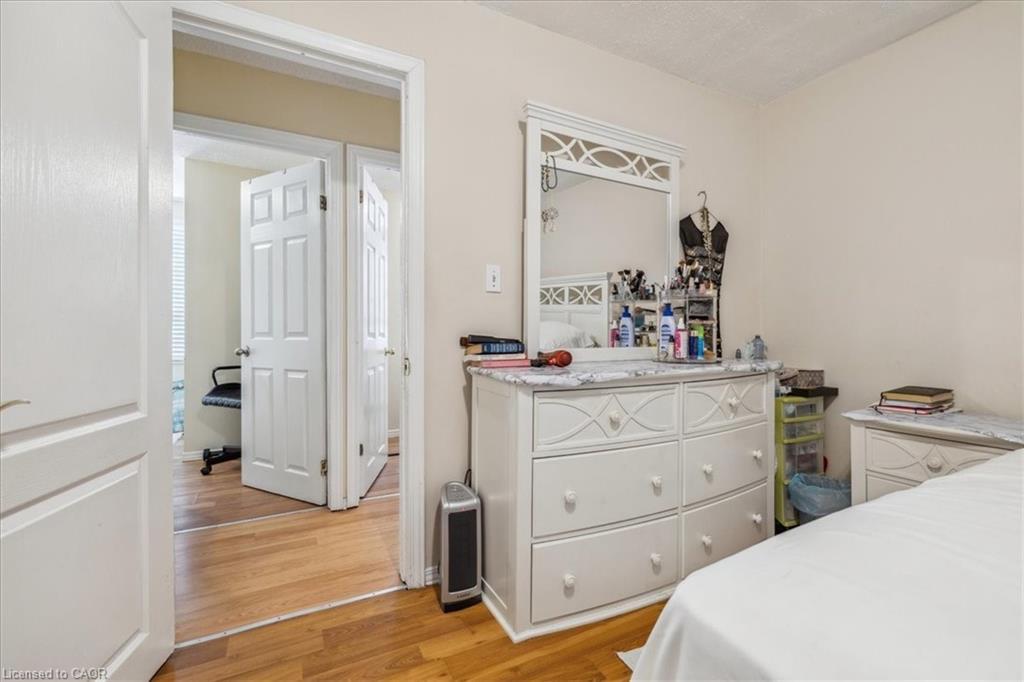 1122 Cannon Street E, Hamilton, ON - Indoor Photo Showing Other Room