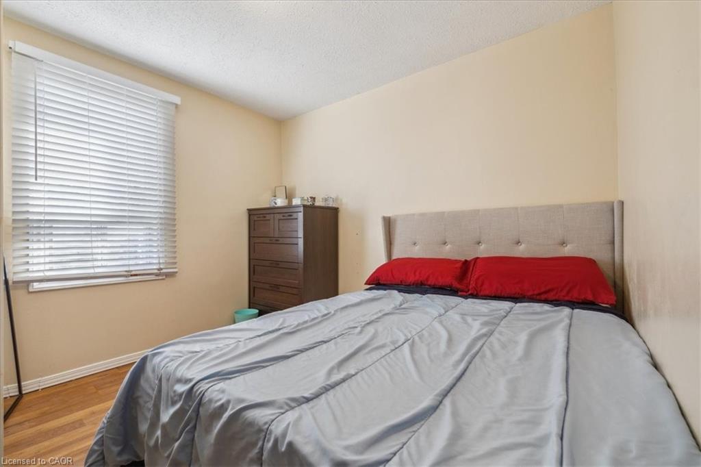 1122 Cannon Street E, Hamilton, ON - Indoor Photo Showing Bedroom