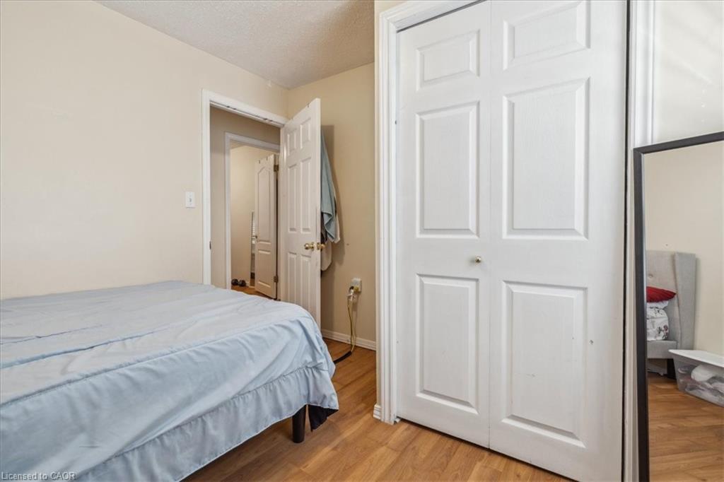 1122 Cannon Street E, Hamilton, ON - Indoor Photo Showing Bedroom
