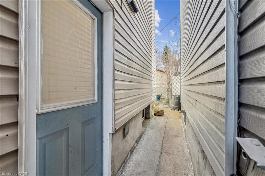 1122 Cannon Street E, Hamilton, ON - Outdoor With Exterior