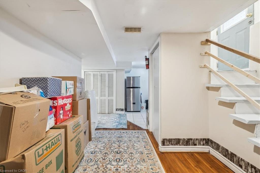 1122 Cannon Street E, Hamilton, ON - Indoor Photo Showing Other Room