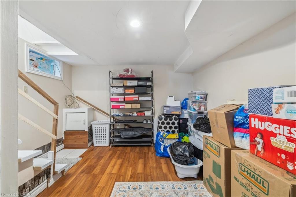 1122 Cannon Street E, Hamilton, ON - Indoor Photo Showing Other Room