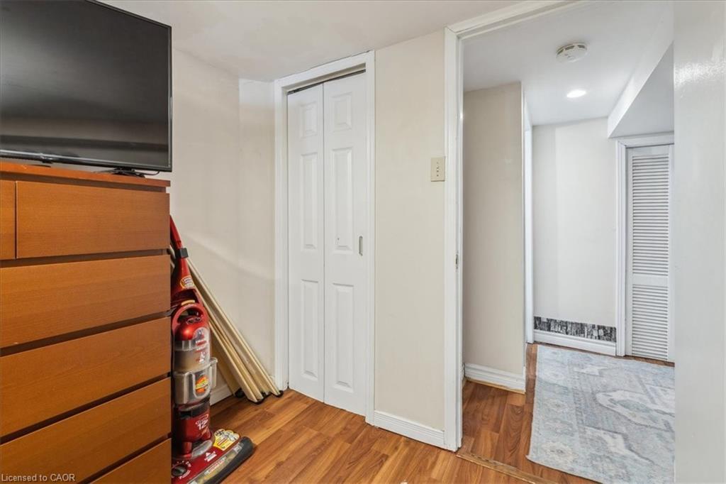 1122 Cannon Street E, Hamilton, ON - Indoor Photo Showing Other Room