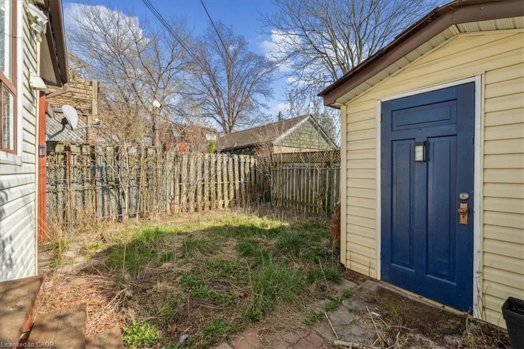 1122 Cannon Street E, Hamilton, ON - Outdoor