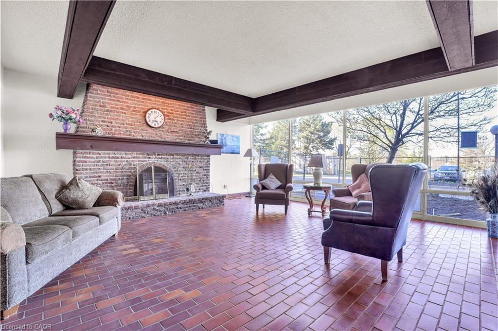 809-225 Harvard Place, Waterloo, ON - Indoor Photo Showing Living Room With Fireplace