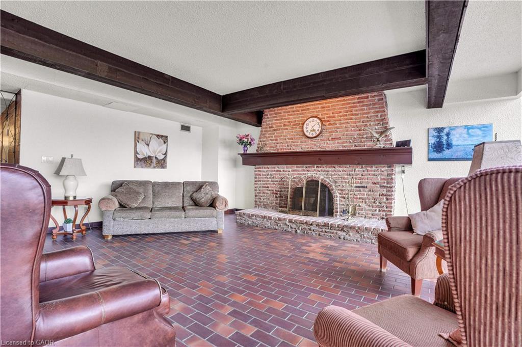 809-225 Harvard Place, Waterloo, ON - Indoor Photo Showing Living Room With Fireplace