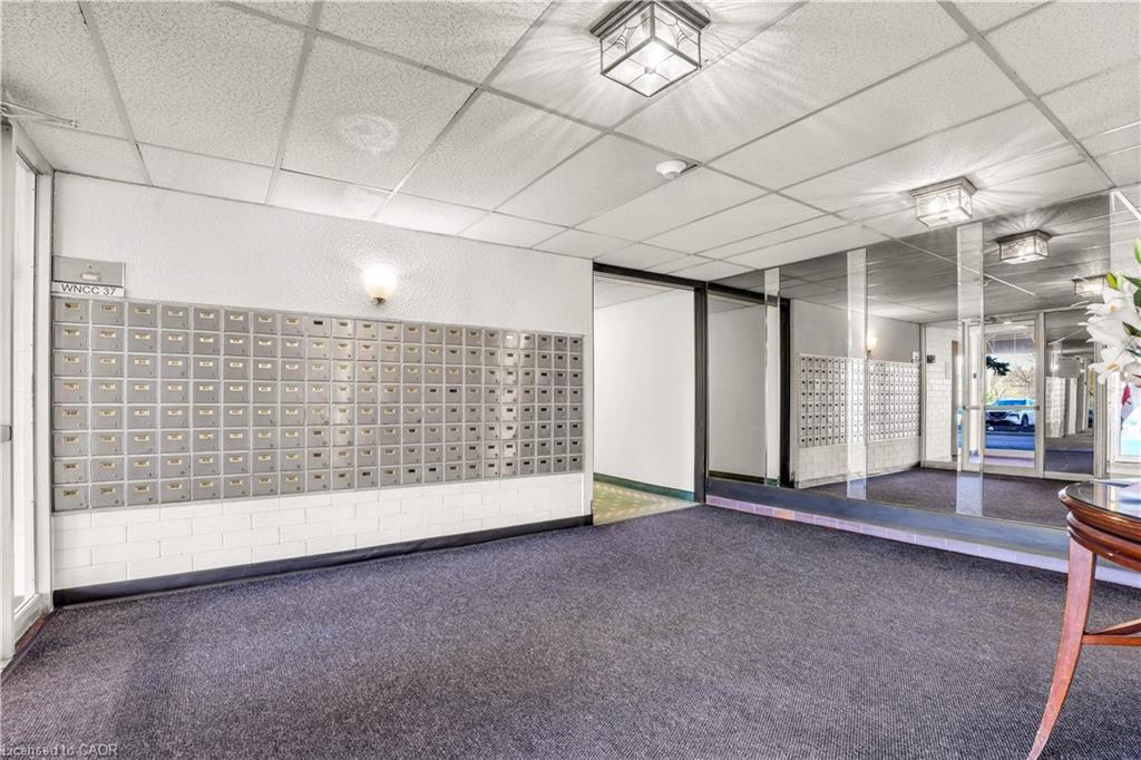 809-225 Harvard Place, Waterloo, ON - Indoor Photo Showing Other Room