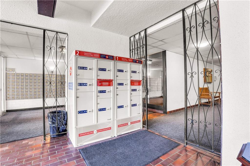 809-225 Harvard Place, Waterloo, ON - Indoor Photo Showing Other Room