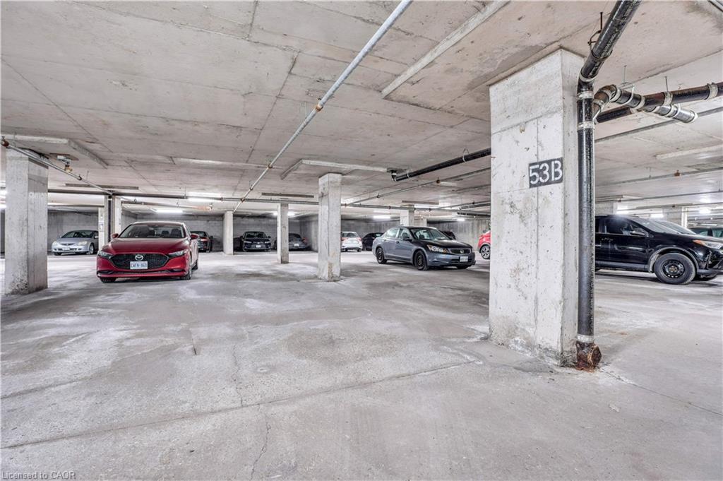 809-225 Harvard Place, Waterloo, ON - Indoor Photo Showing Garage
