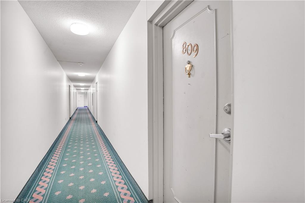 809-225 Harvard Place, Waterloo, ON - Indoor Photo Showing Other Room