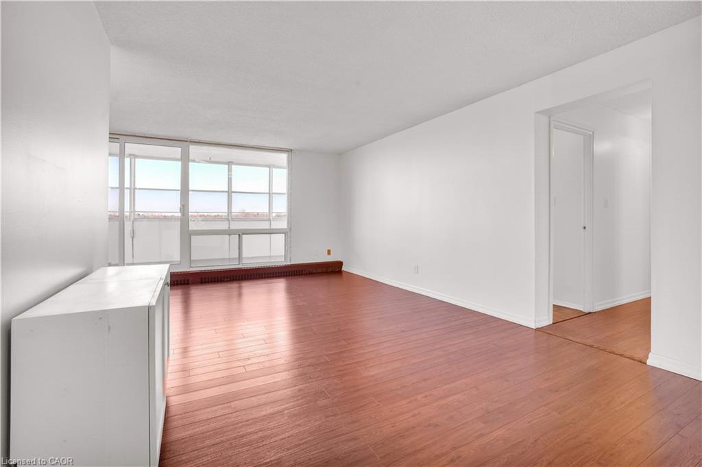 809-225 Harvard Place, Waterloo, ON - Indoor Photo Showing Other Room