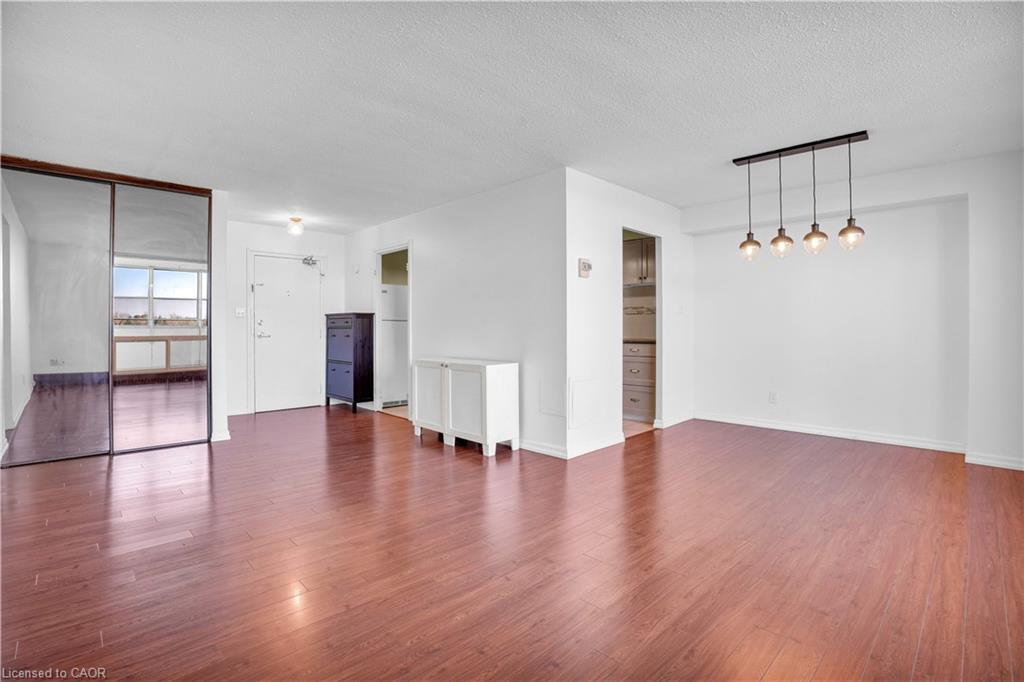 809-225 Harvard Place, Waterloo, ON - Indoor Photo Showing Other Room