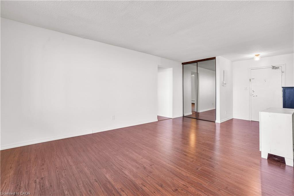 809-225 Harvard Place, Waterloo, ON - Indoor Photo Showing Other Room
