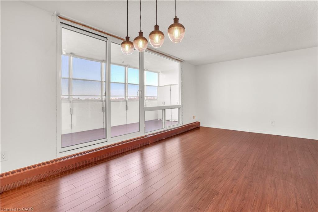 809-225 Harvard Place, Waterloo, ON - Indoor Photo Showing Other Room