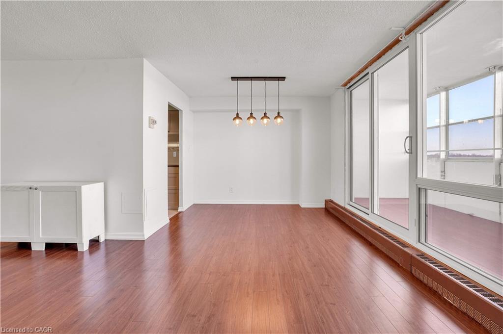 809-225 Harvard Place, Waterloo, ON - Indoor Photo Showing Other Room