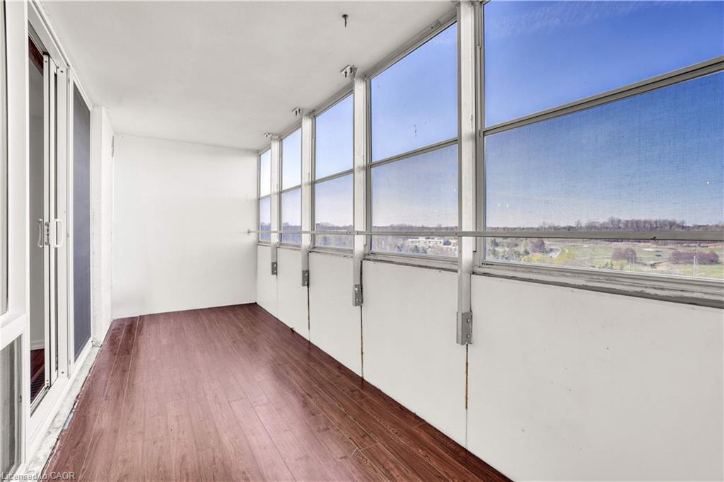 809-225 Harvard Place, Waterloo, ON - Indoor Photo Showing Other Room