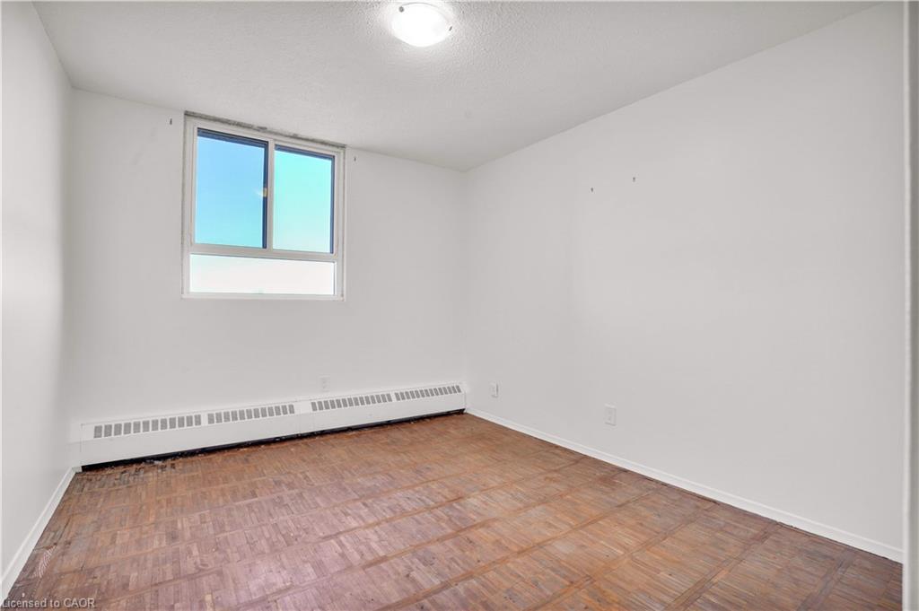 809-225 Harvard Place, Waterloo, ON - Indoor Photo Showing Other Room