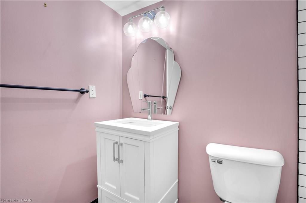 809-225 Harvard Place, Waterloo, ON - Indoor Photo Showing Bathroom