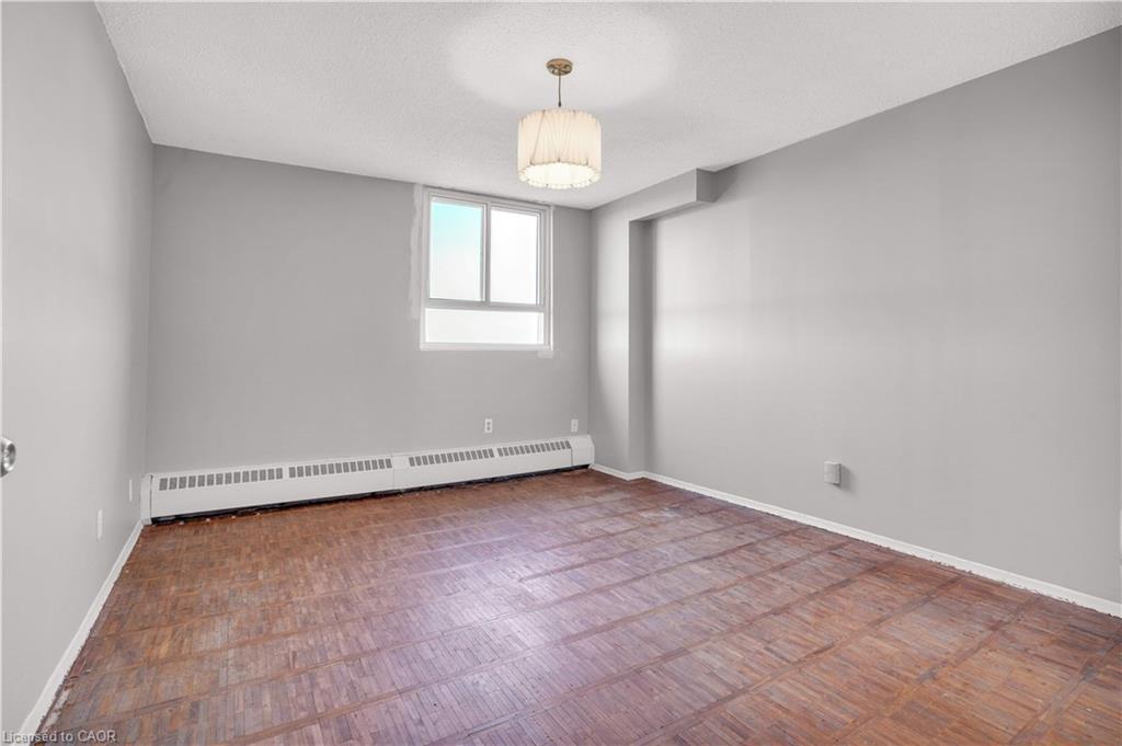 809-225 Harvard Place, Waterloo, ON - Indoor Photo Showing Other Room