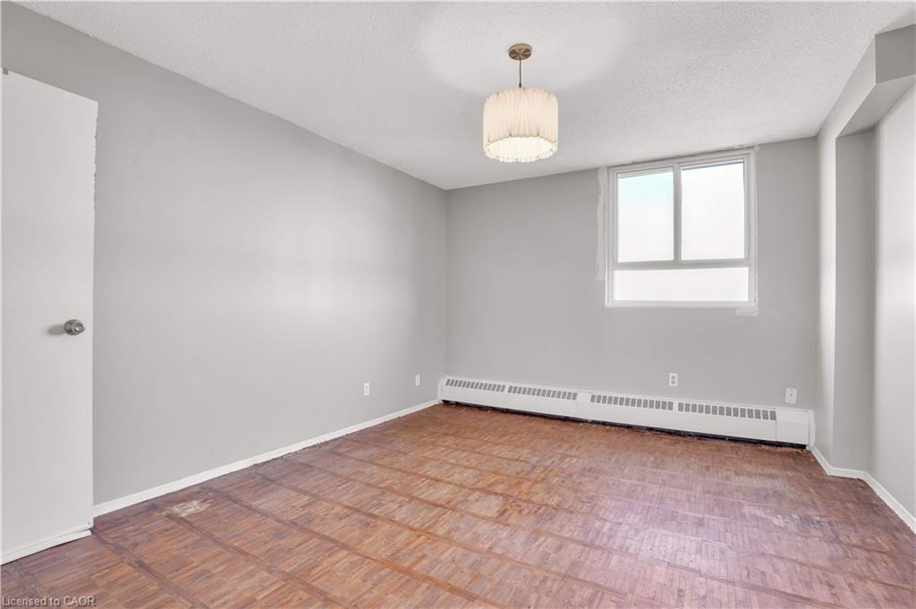 809-225 Harvard Place, Waterloo, ON - Indoor Photo Showing Other Room