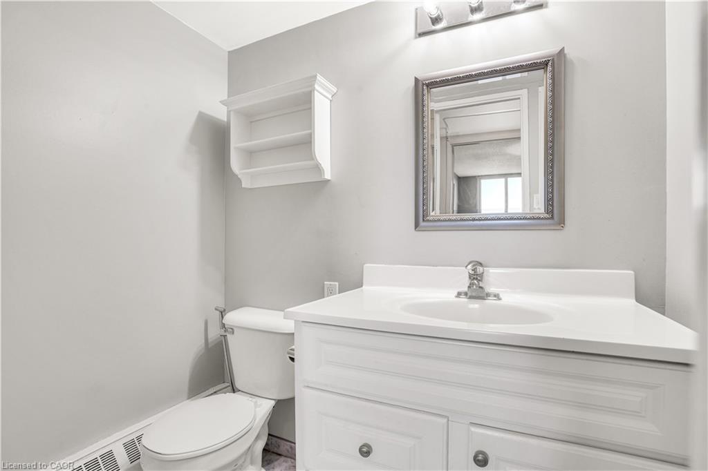 809-225 Harvard Place, Waterloo, ON - Indoor Photo Showing Bathroom