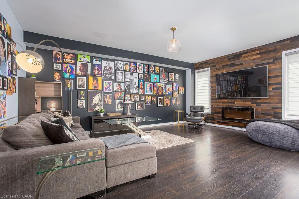 7776 Tupelo Crescent, Niagara Falls, ON - Indoor Photo Showing Living Room