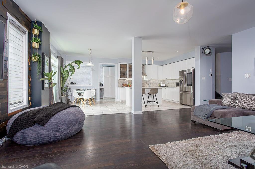 7776 Tupelo Crescent, Niagara Falls, ON - Indoor Photo Showing Living Room