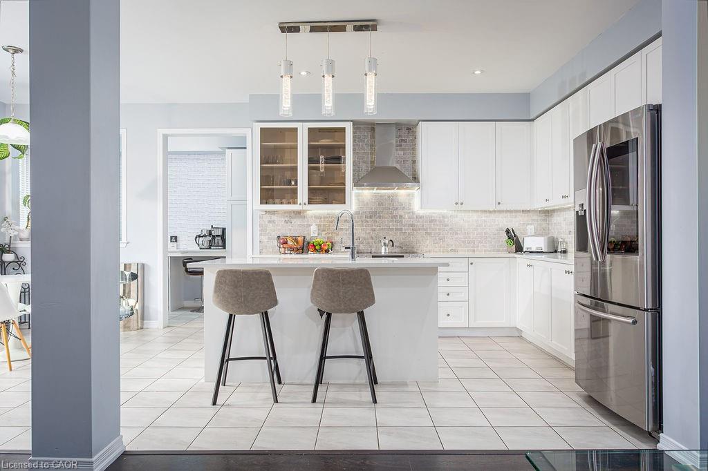 7776 Tupelo Crescent, Niagara Falls, ON - Indoor Photo Showing Kitchen With Upgraded Kitchen