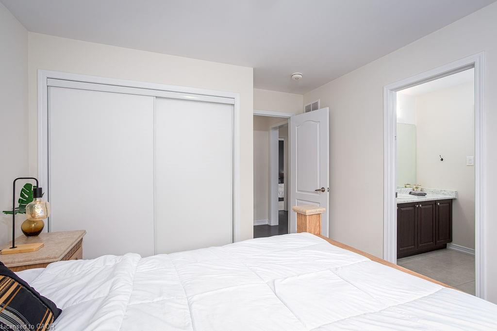 7776 Tupelo Crescent, Niagara Falls, ON - Indoor Photo Showing Bedroom