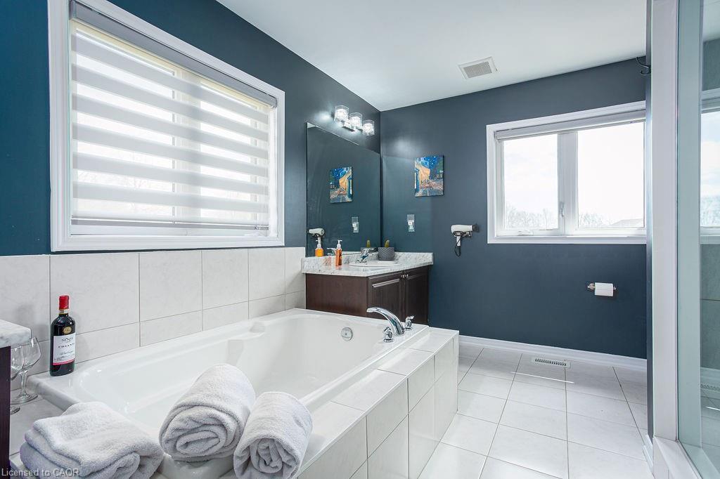 7776 Tupelo Crescent, Niagara Falls, ON - Indoor Photo Showing Bathroom