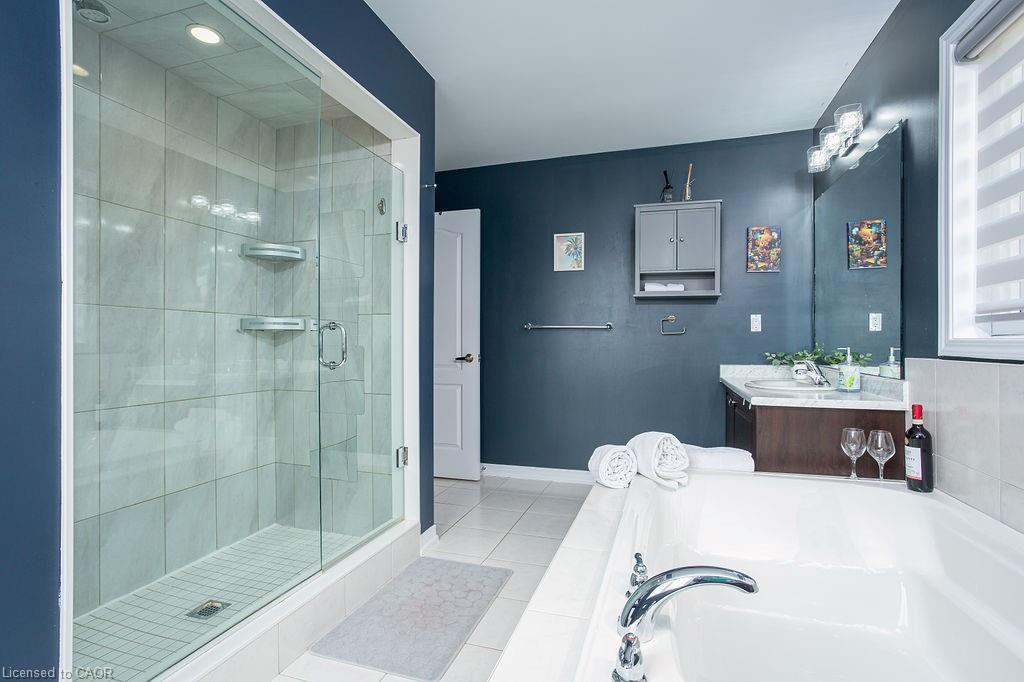 7776 Tupelo Crescent, Niagara Falls, ON - Indoor Photo Showing Bathroom